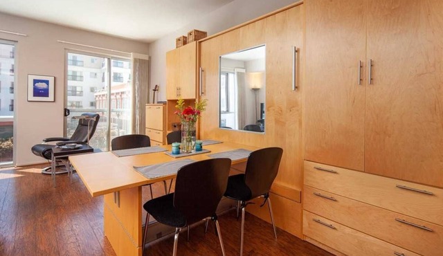 Cozy Gaslamp Studio with Pool