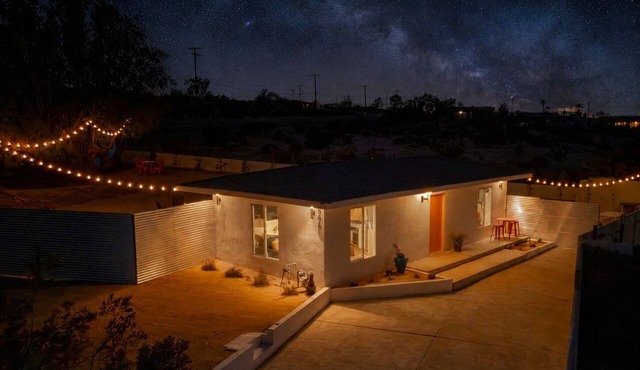 Cozy Getaway, Fire Pit & Stargazing Near Joshua Tree National Park, Relax & Work