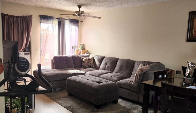 Cozy guest room 10 mins from downtown/convention center