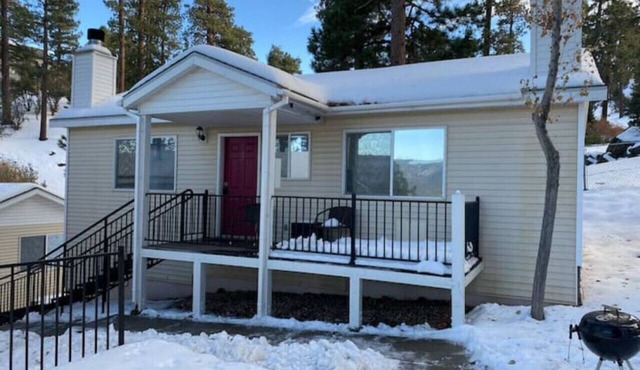 Cozy Lake-View Lodge Cabin #3 (2 BR Near Village)