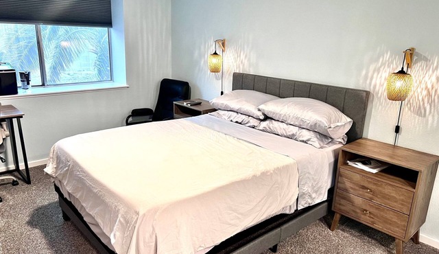 Cozy Master Bedroom & Bathroom Suite - Pet Friendly