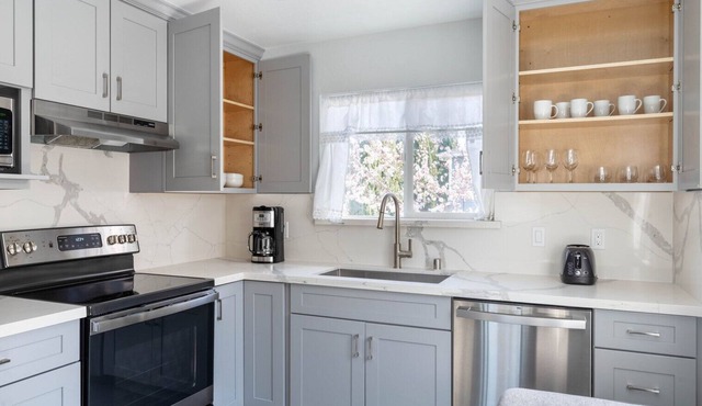 Cozy Mountain View 1BR, nr Shops, Groceries & Tech HQs, by Blueground