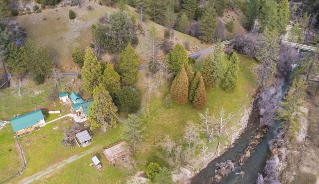 Cozy Off-Grid Cabin, private 300-acres retreat