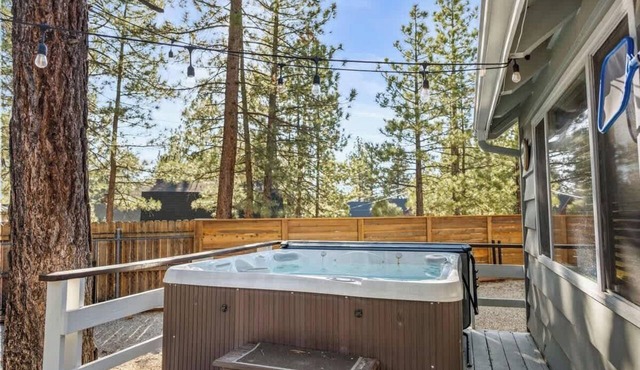 Cozy Paradise Cabin | Hot Tub | Game Room | By Slopes