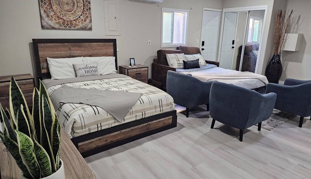 Cozy Private Studio in Las Vegas ! Private 2 car driveway.