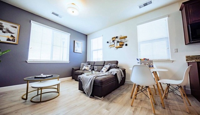 Cozy Private Stylish Modern Guest Suite