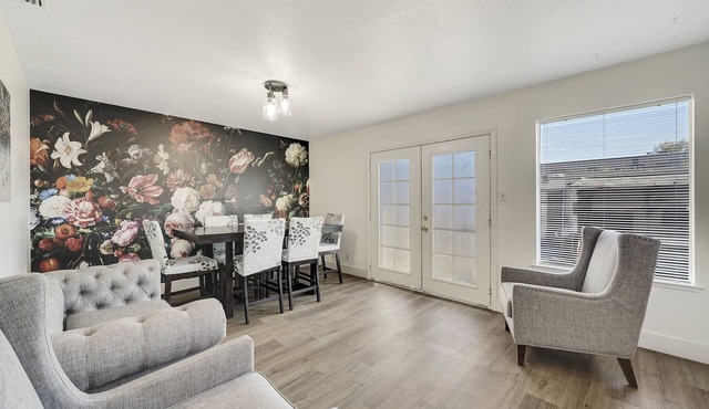 Cozy Remodeled Home close to main freeways and marina!