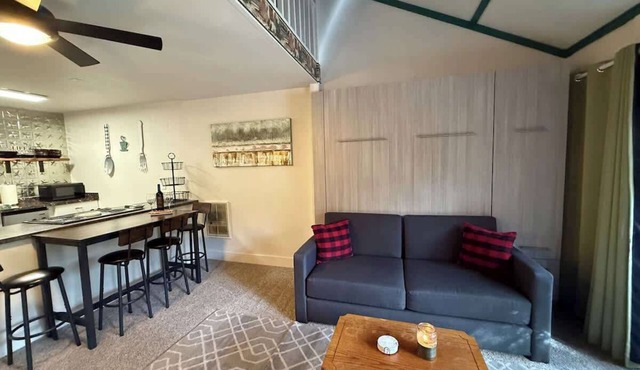 Cozy Shaver Lake Studio with Pool and Hot Tub, In Bretz Mill Condominiums!