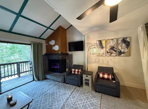 Cozy Shaver Lake Studio with Pool and Hot Tub In Bretz Mill Condominiums