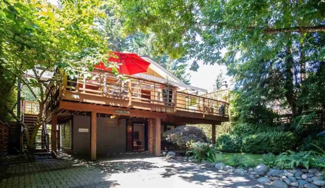 Cozy Snug Cove Treehouse