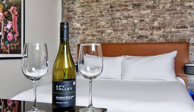 Cozy Suite Steps from San Francisco’s Waterfront, Shopping & Dining