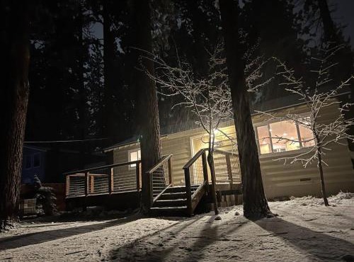 Cozy Tahoe Cabin Sleeps 6 5 Min to Lake