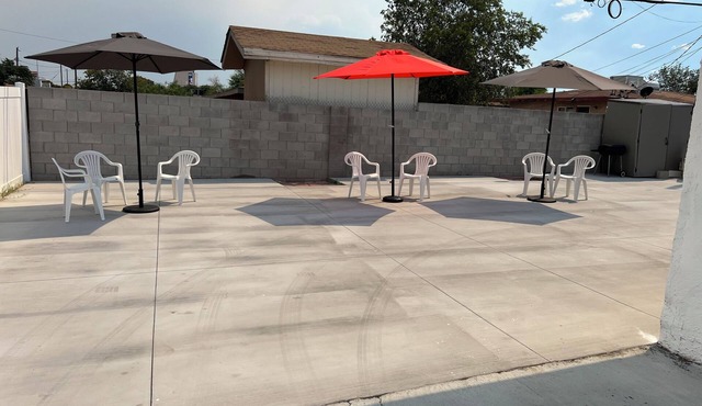 Cozy Unit- 3 minutes from the Strip
