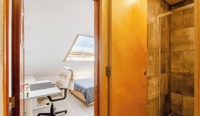 CQ12 ❤️ Cozy Room with Double Bed | Weekly Cleaning