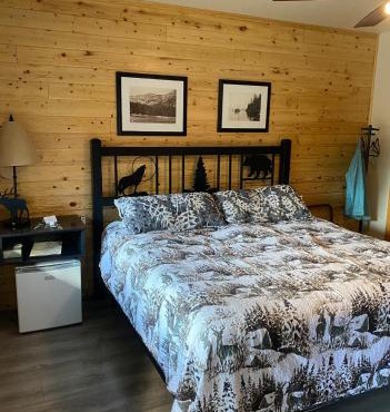 CREEKSIDE LODGE