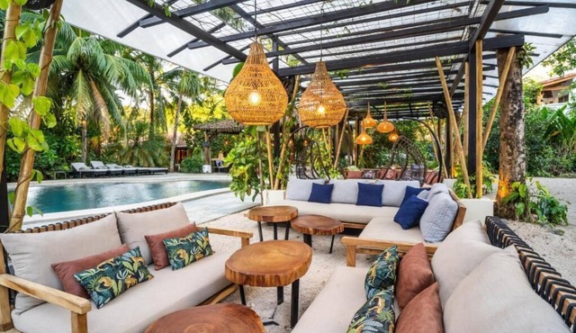 Curiol Boutique Hotel & Lounge