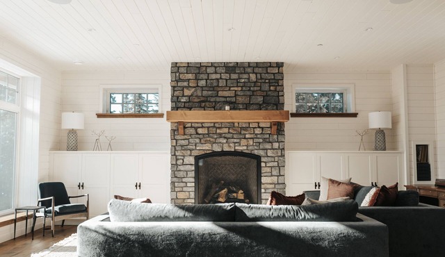 Custom Built Chalet on The Ridge - media room, private hot tub and more!