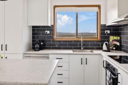 Cute Cottage with a View