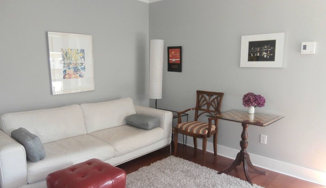 Cute n' Cozy for Solo guest, near seabus & Lower Lonsdale