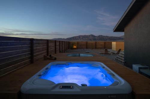 Dark Star - Endless Stars, Cowboy Pool, Spa, Fire pit, BBQ