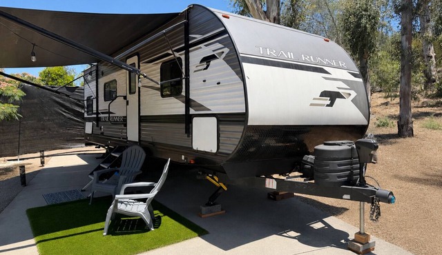 Delightful 1-bedroom Modern RV with AC North County SD, Escondido
