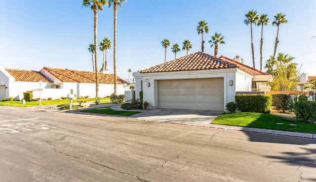 Delightful 3 bed, fully loaded. Short walk to Indian Wells Tennis. Peace & Quiet