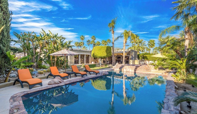 Delightfully spacious 4BR estate w big pool, games, walk downtown