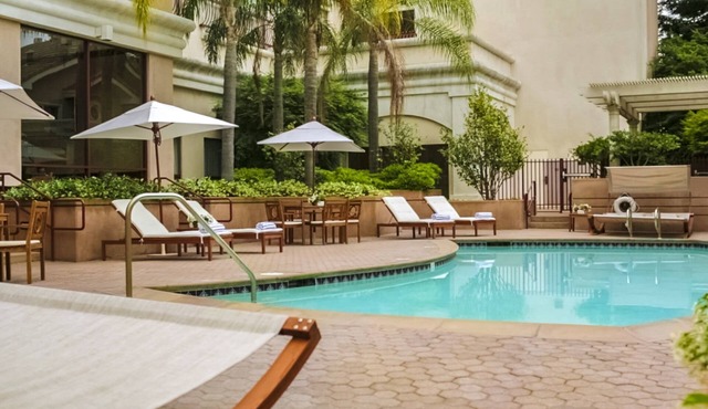 Deluxe 2 Queens at The Grand Hotel, Onsite Pool, Pets Allowed, Free Parking