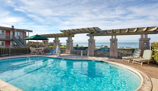 Deluxe King with Fireplace | Cavalier Resort | Near Hearst Castle
