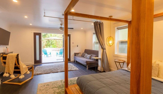 *Deluxe Master Studio* Private Entrance & Patio
