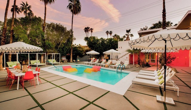 Deluxe Queen Studio, Boutique Stay + Pool | Wesley