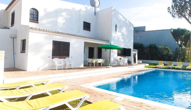 Detached villa with private pool 1.5 km from Vilamoura marina
