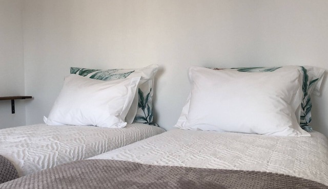 Discover Milfontes - room in modern Family House