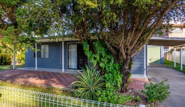 Dog Friendly Holiday House in Bongaree