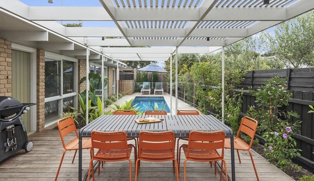 Dolphin – Solar heated pool, 1km walk to the bay