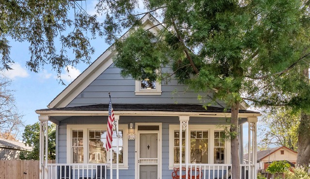 Down Town NAPA HOT TUB Retreat - 3 Bed l 2 bath Center Location around Wineries