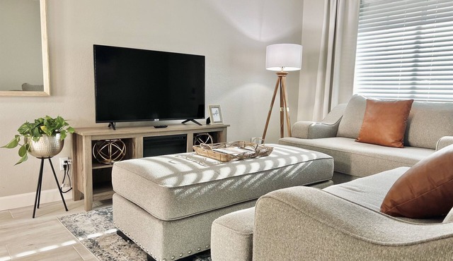Downtown Gilbert *Pet-Friendly* Getaway