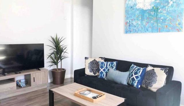 Downtown SD 2BR Suite Free Parking Conv Center
