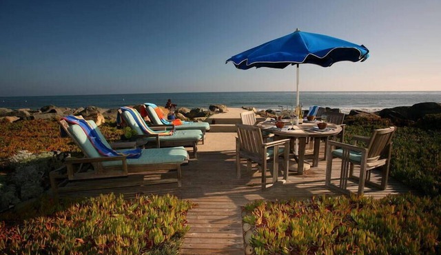 Driftwood Beach Retreat - Oceanfront Privacy