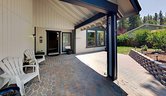 Dual-Suite Golf Getaway | Hot Tub, Pool Table, Putting Green & Golf Net