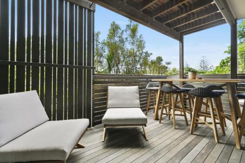 Duke St Convenience at your doorstep Beach living in the heart of the village close to cafes Ocean glimpse