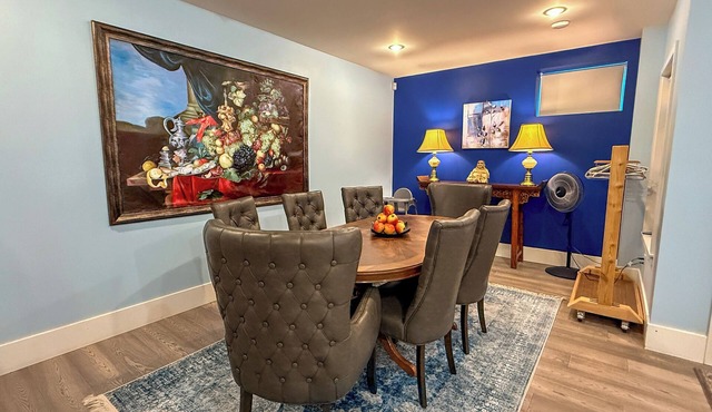 Edgemont Jewel in the heart of Edgemont Village - Perfect destination.