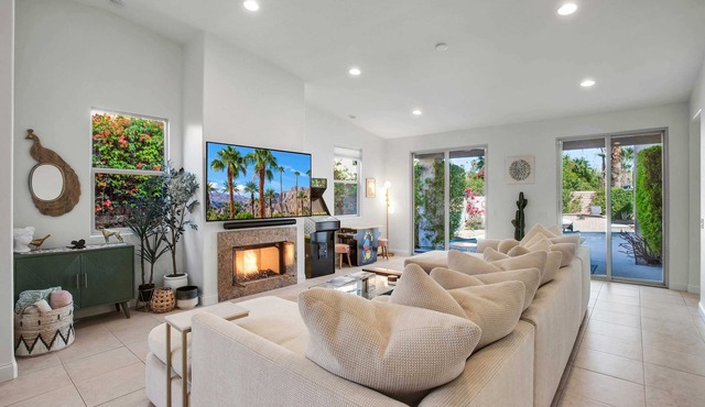 El Paseo Paradise! 3BR Desert Oasis with Pool/Spa