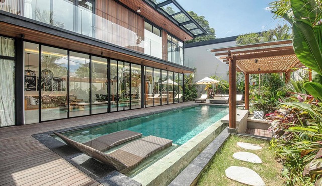 Elegant 6BR Canggu Retreat Just 400m to the Ocean