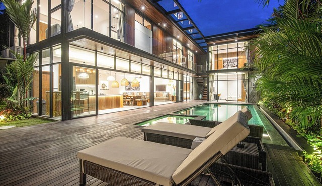 Elegant 6BR Canggu Villa – Steps from the Ocean