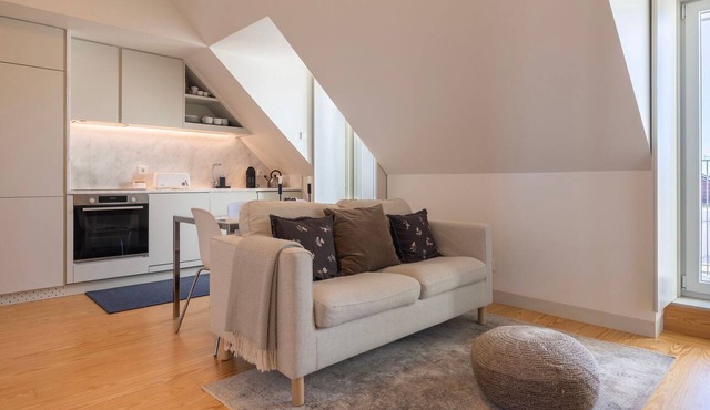 Elegant City Stay in Graça by LovelyStay