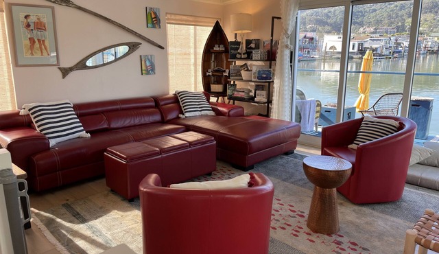 Elegant & Fun! Top Rated Floating Home, 3 BR, 3 BA & kayaks. Book for 2027 now!