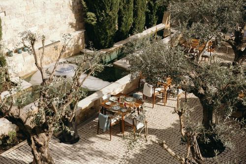 Eleven, Boutique luxury house & garden