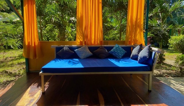 Enchanting 1-bedroom .Just a short 6 minute walk to the beach and town