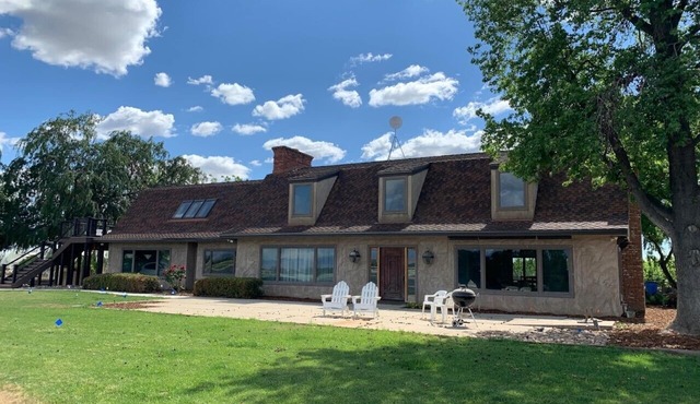 Enjoy the beautiful Kings River and spectacular Sierra views at Riverbend Ranch